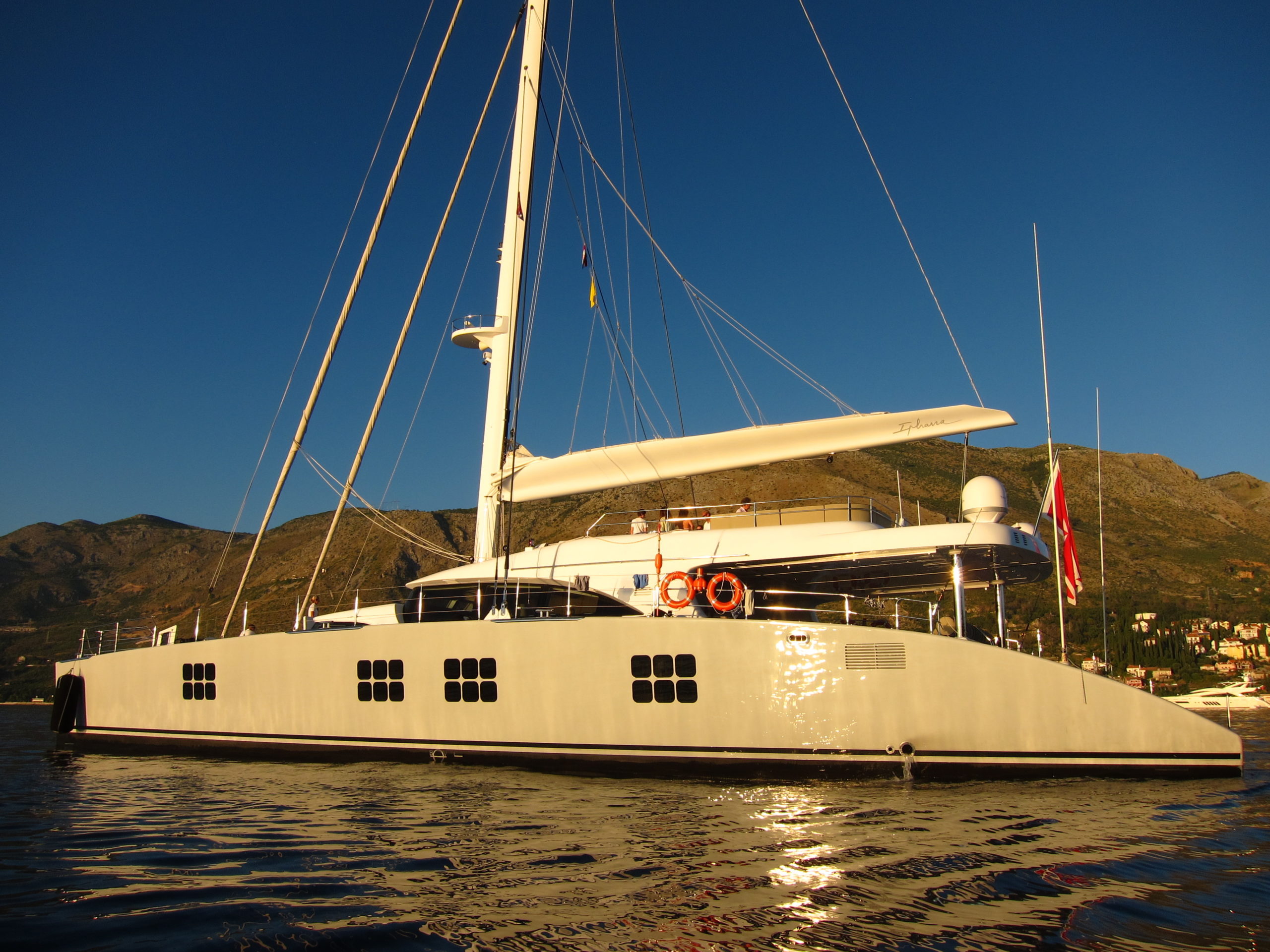 Bateau Ipharra Luxury Catamaran